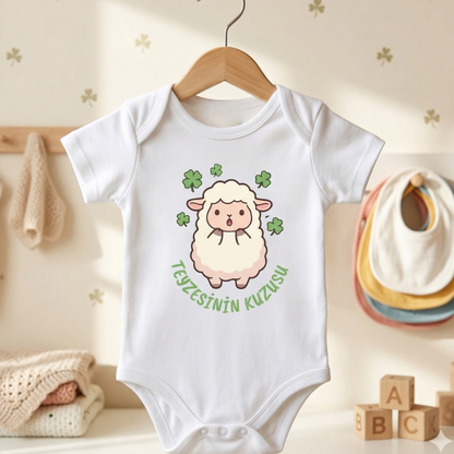Teyzesinin Kuzusu Temalı Komik Tasarımlı Bebek Body %100 Pamuk Zıbın