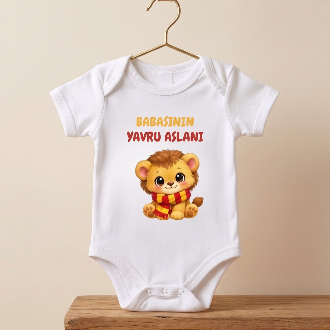 Babasının Yavru Aslanı Baskılı Taraftar Temalı Sarı Kırmızı Aslan Bebek Body Zıbın - %100 Pamuklu